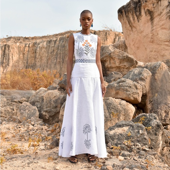 Olga Lucia Cortes Dresses & Skirts - Olga Lucia Cortes White Sleeveless Floral Embroidered Maxi Dress NWT Size XS